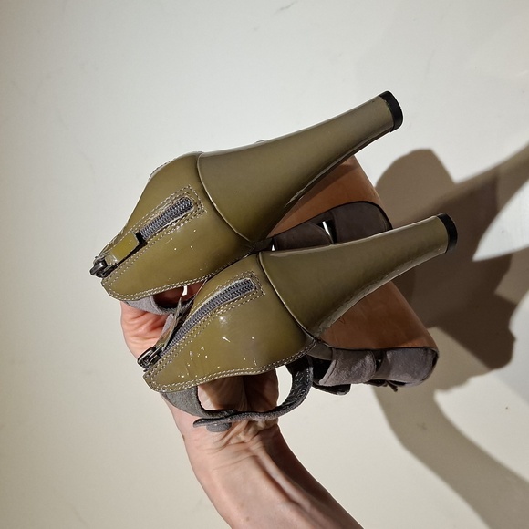 Talbots Gray Suede & Olive Green Patent Leather Heels with Buttons (US 7) - Picture 9 of 10